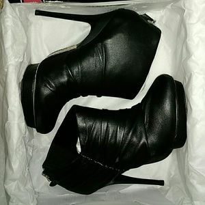 NIB Lumiani Alisha Black Platform Ankle Boots